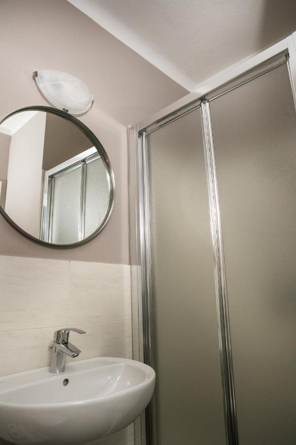 Vernazza2010 Rooms ภายนอก รูปภาพ